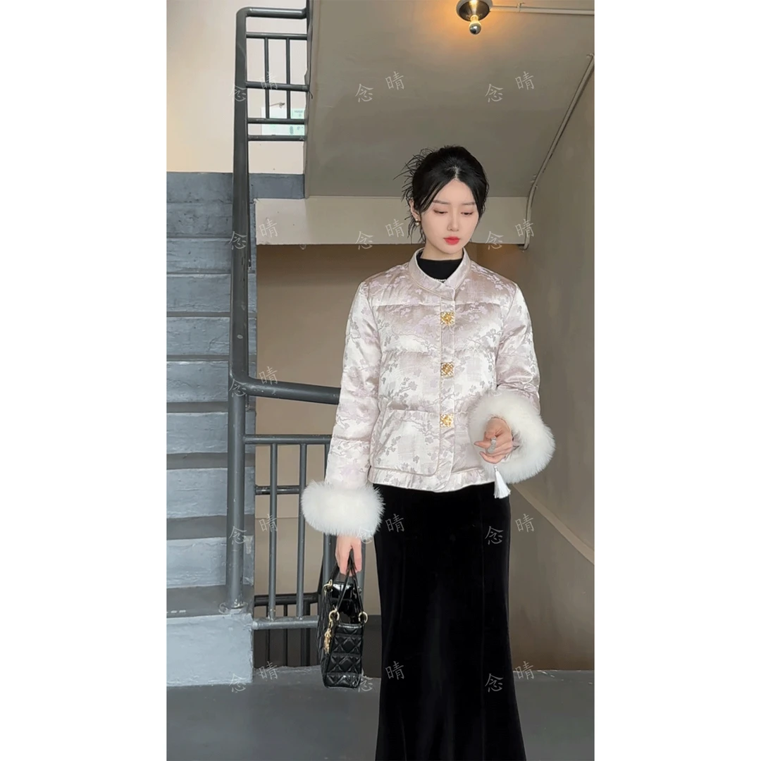 2025新年战袍90白鸭绒袖口狐狸毛新中式国风提花复古立领羽绒服