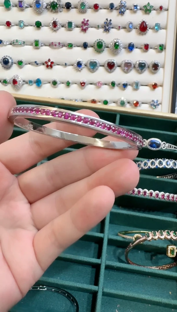 未镶嵌手镯红宝石红宝石手镯