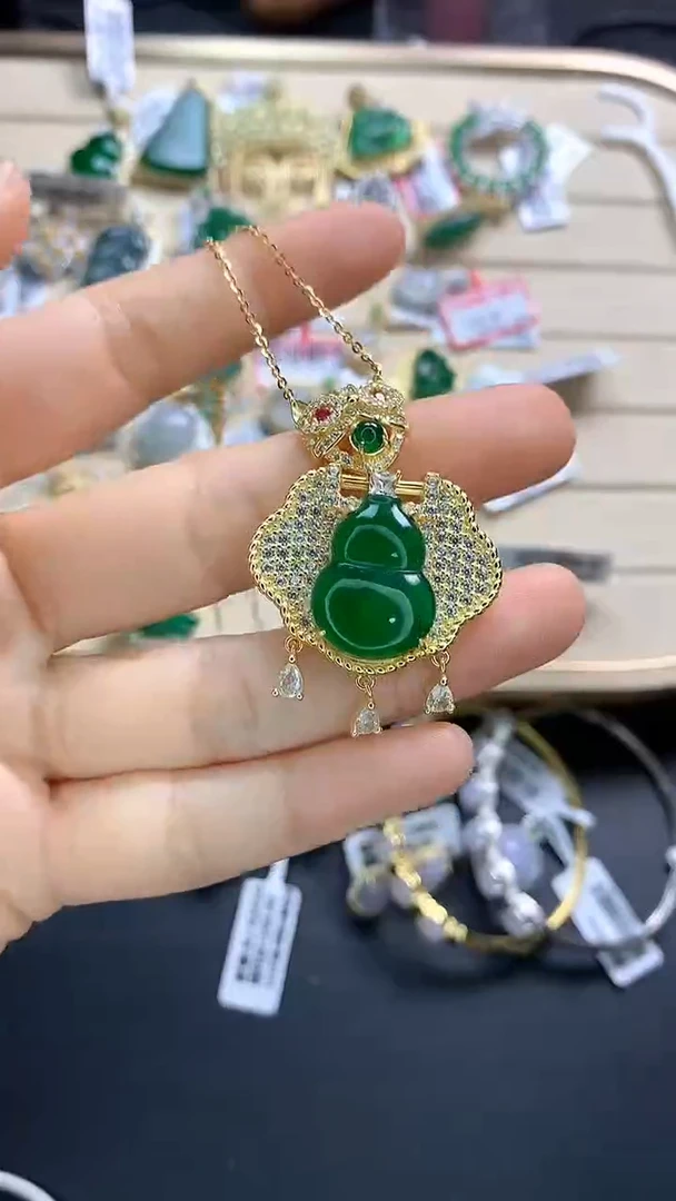 翡翠银S925镶嵌颈饰翡翠 银S925镶嵌 颈饰