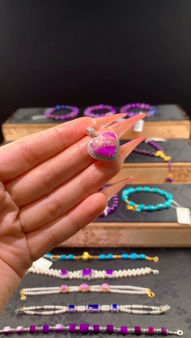 苏纪石（舒俱来）18K金镶嵌，。吊坠