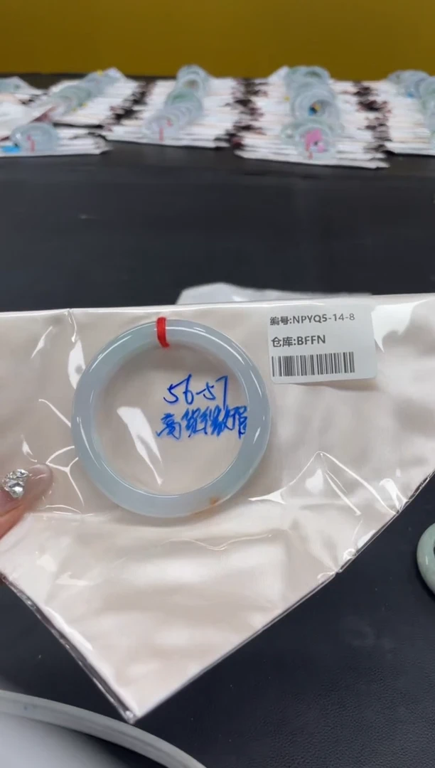 未镶嵌手镯翡翠翡翠手镯