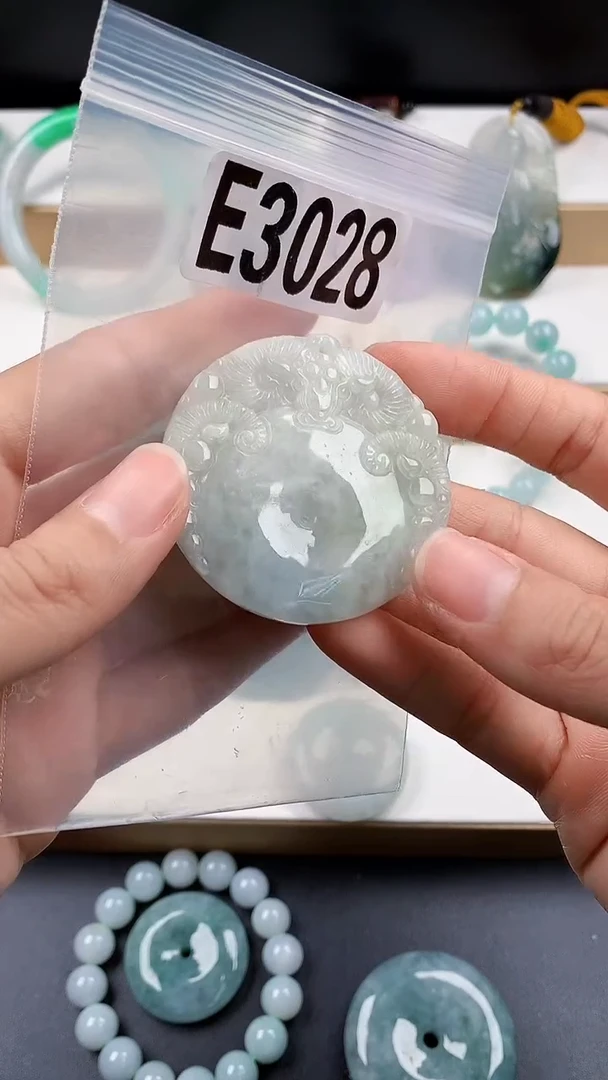 颈饰未镶嵌翡翠天然翡翠吊坠挂件