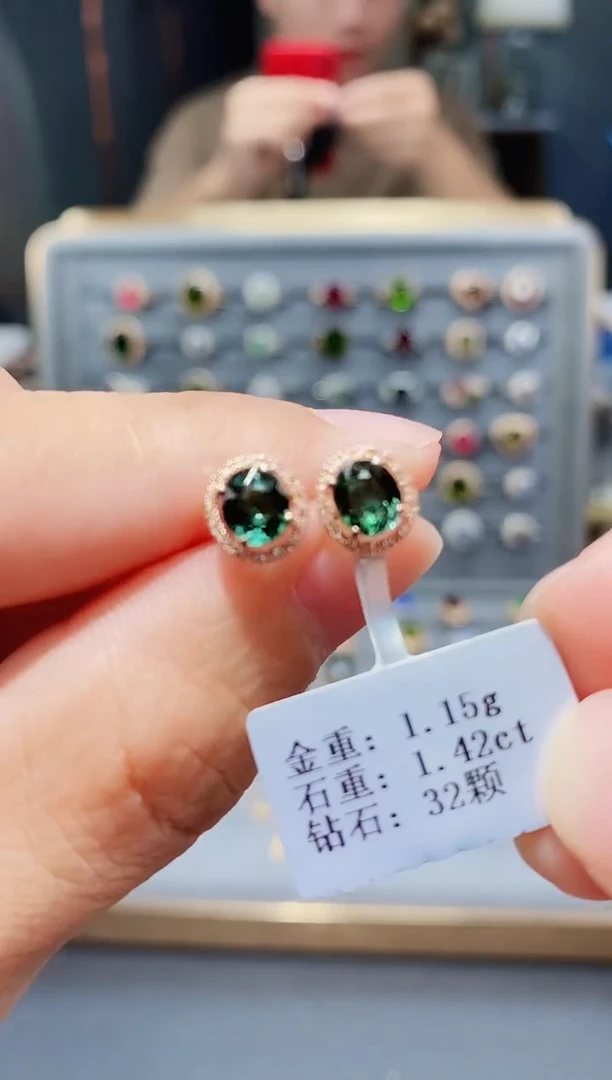 18K金镶嵌耳饰碧玺1.42配钻
