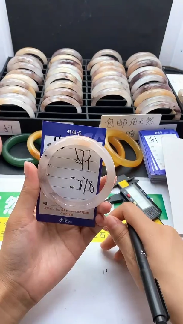 未镶嵌手镯石英质玉（金丝玉）160-57