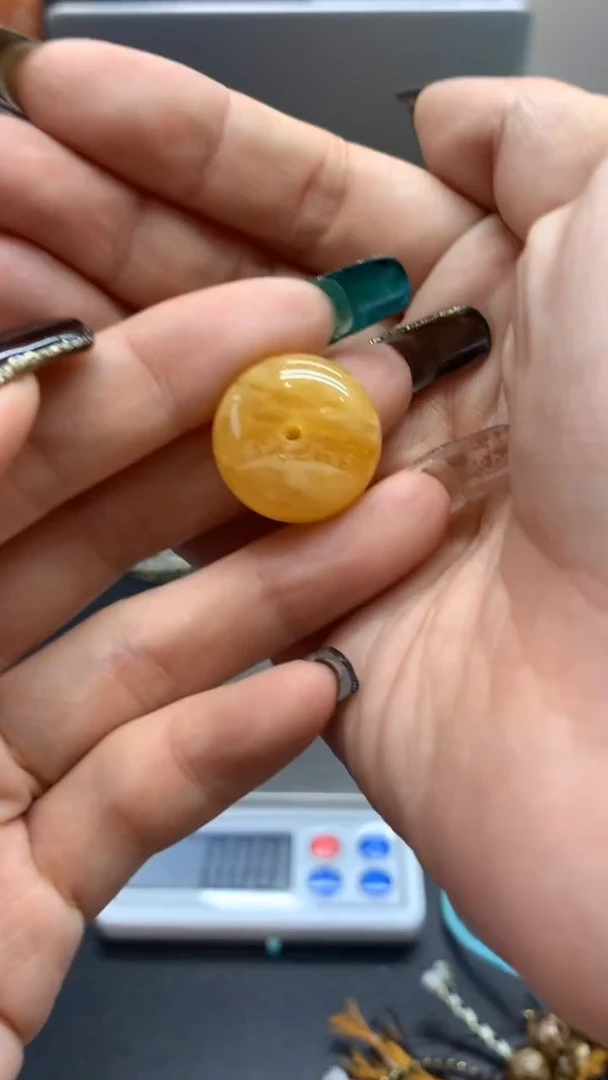 未镶嵌琥珀珠宝奇石247