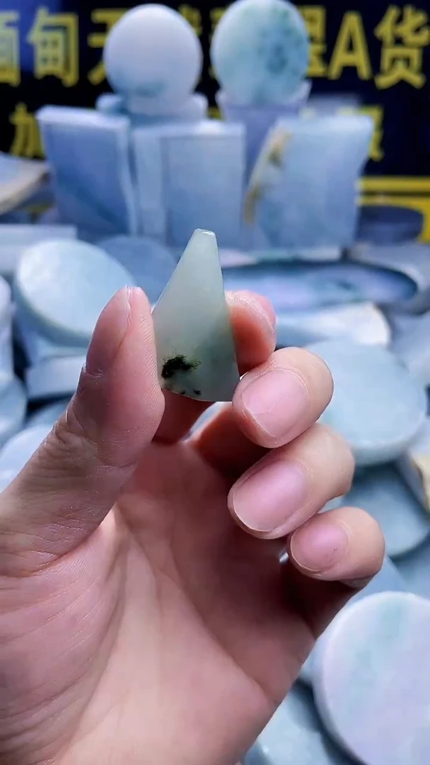 翡翠未镶嵌颈饰翡翠109