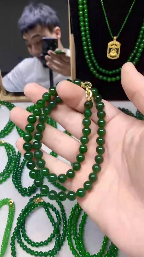 项链未镶嵌和田玉（碧玉）俄碧卡8的红皮菠菜绿