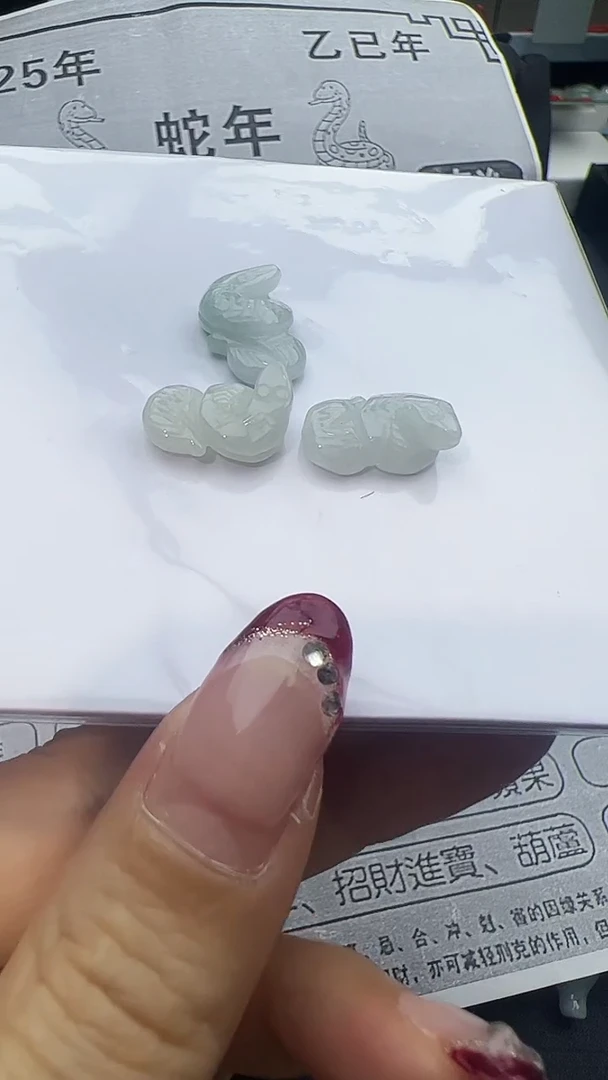 【闪购商品】翡翠挂件未镶嵌生肖蛇多样性发其一