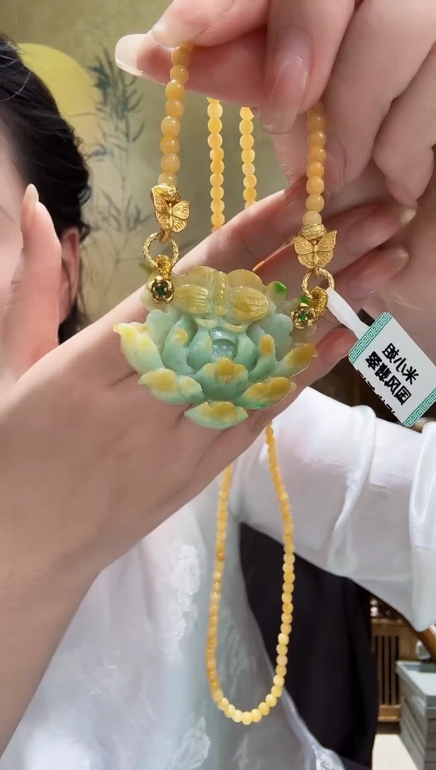 颈饰未镶嵌翡翠吊坠