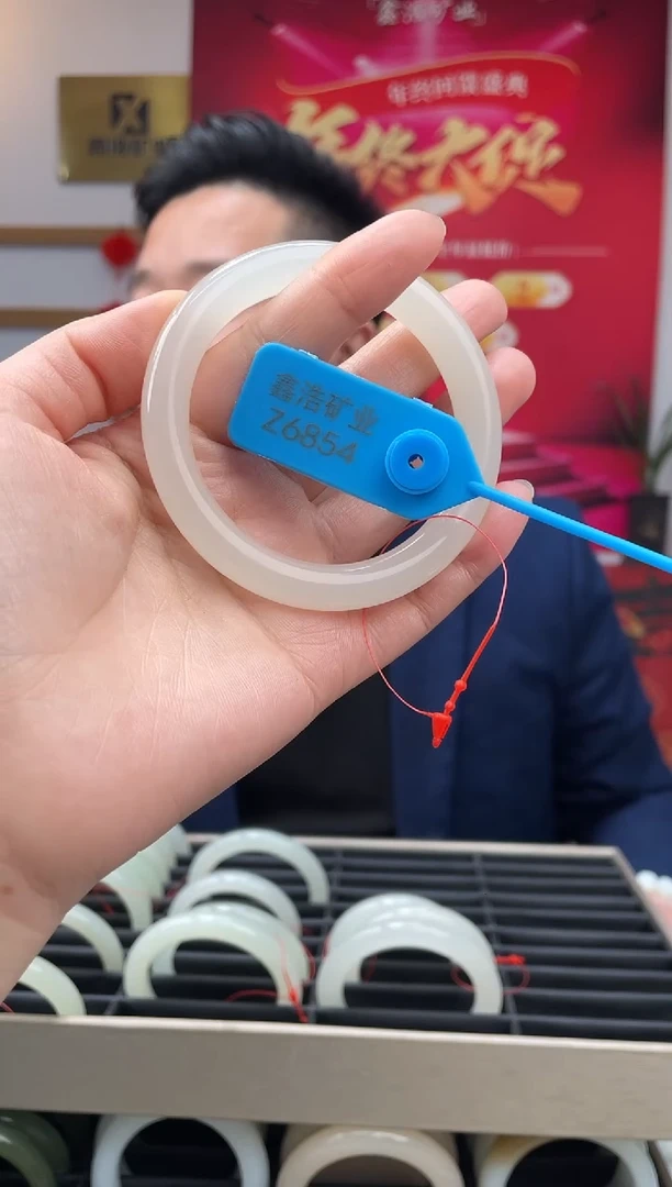 【闪购商品】和田玉手镯未镶嵌白胶猫Z6854圈口59