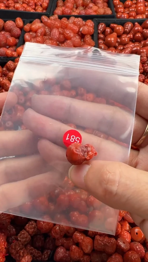 颈饰未镶嵌南红玛瑙1