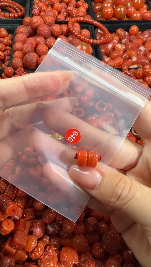南红玛瑙未镶嵌颈饰1