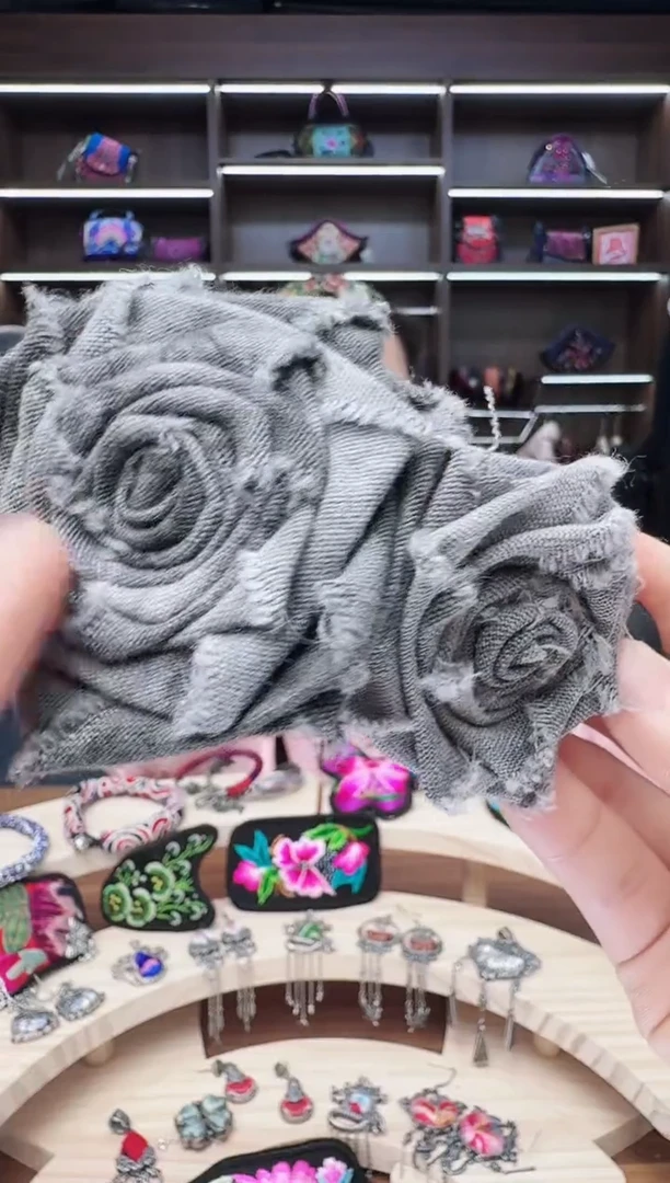 织绣103蒙阿苏苗绣传承店