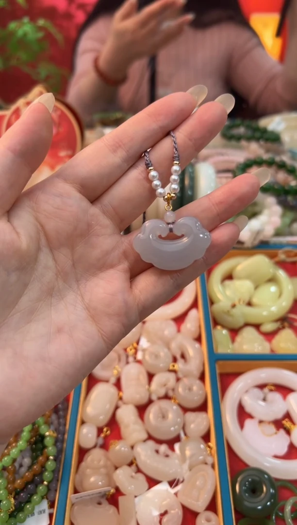 【闪购商品】和田玉吊坠未镶嵌烟紫香芋紫中号素面如意锁