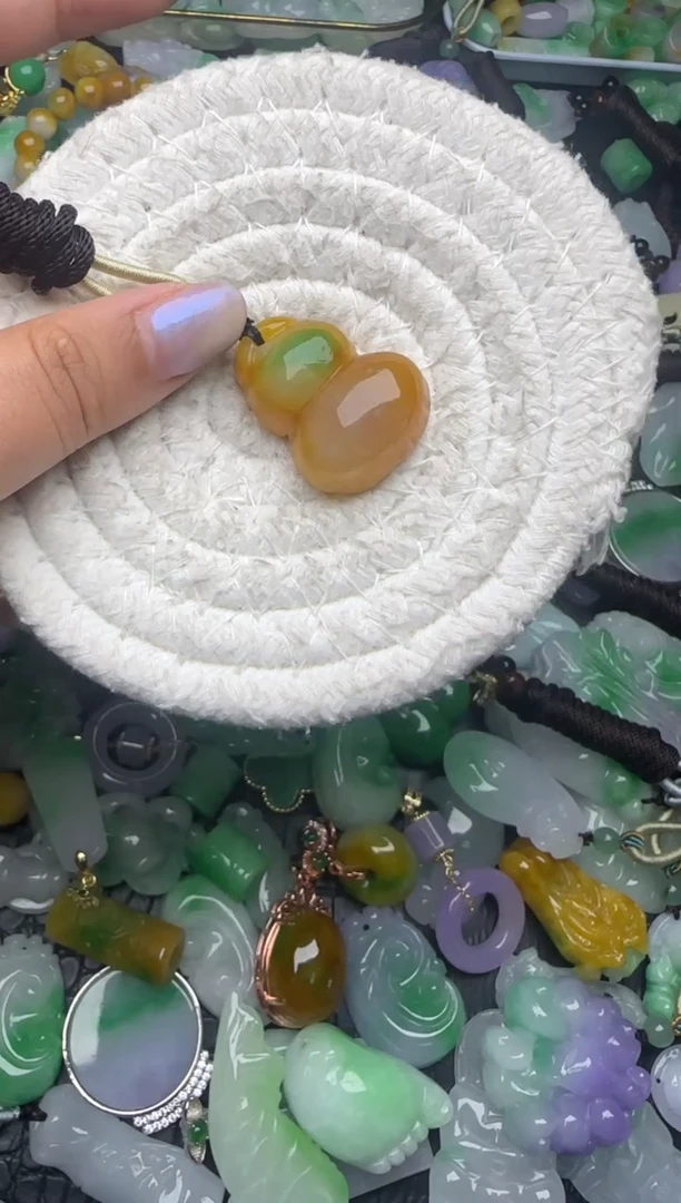 颈饰未镶嵌翡翠缅甸翡翠吊坠