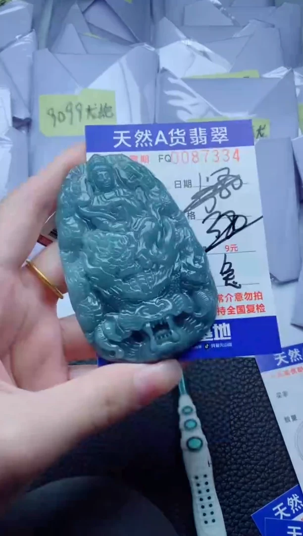 翡翠未镶嵌颈饰