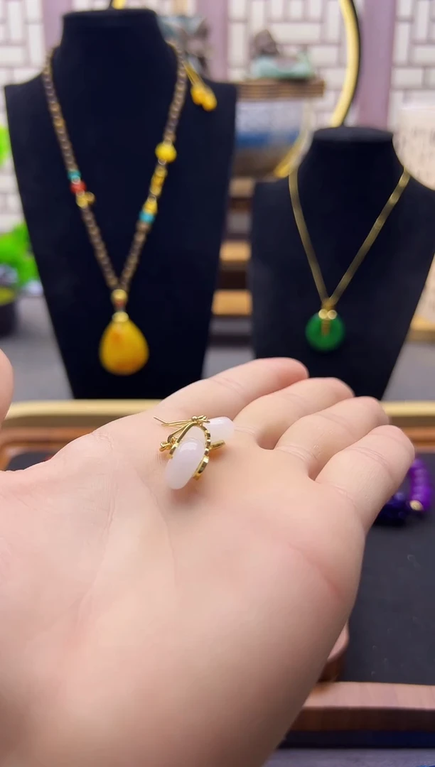 【闪购商品】和田玉耳饰14K金镶嵌E399