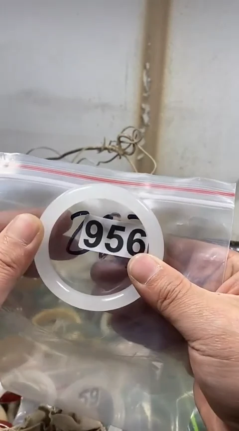 【闪购商品】石英质玉手镯未镶嵌956+55