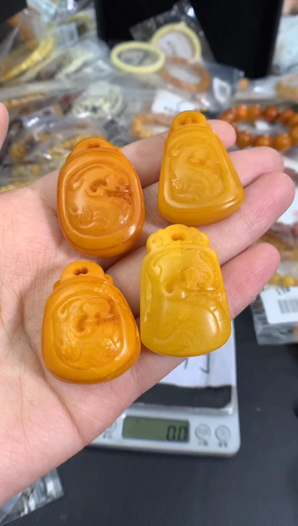 蜜蜡未镶嵌珠宝奇石多样性发一件