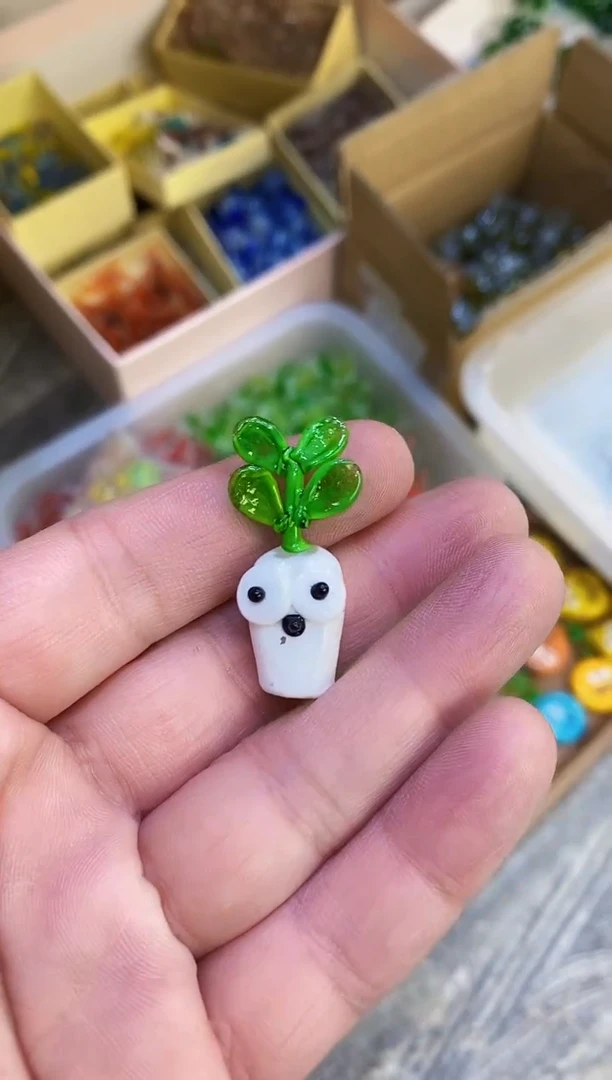 【闪购商品】琉璃手工艺品表情萝卜