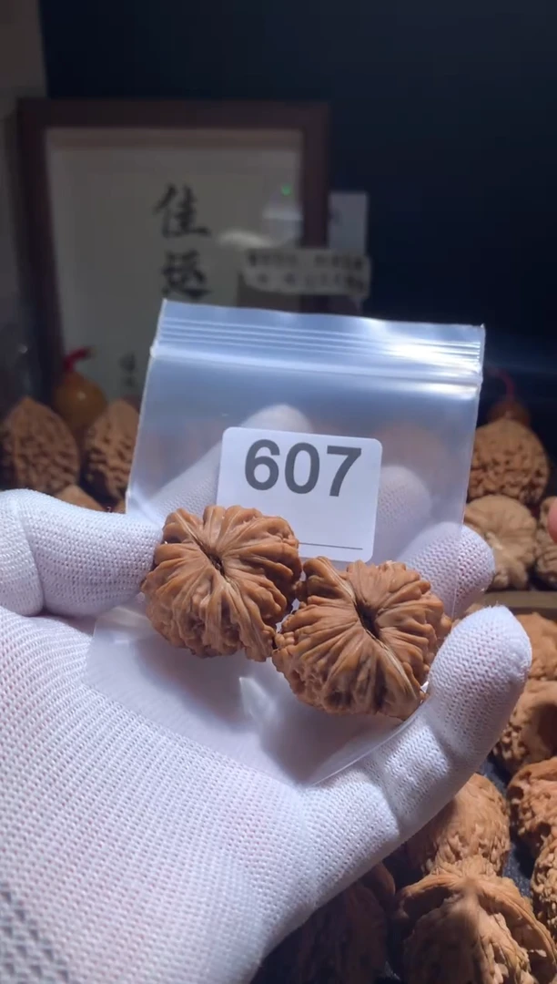 把件文玩核桃四座楼39尺磕尖别打底，影响二次销售不退不换