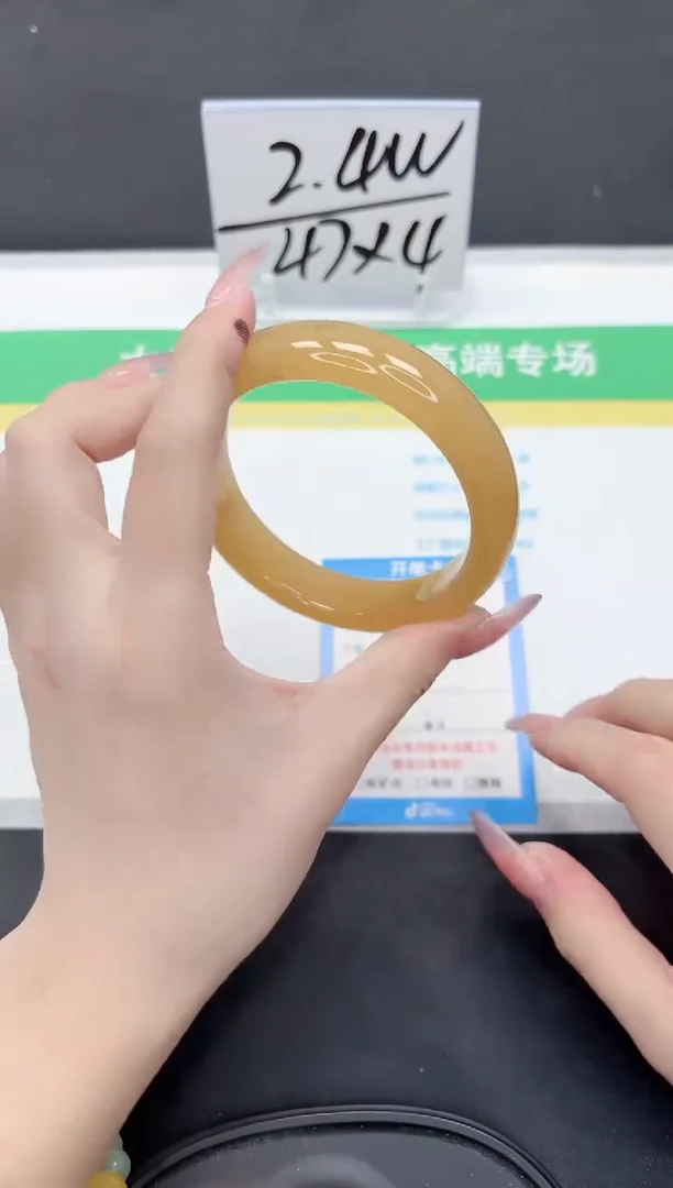 石英质玉手镯未镶嵌137-64