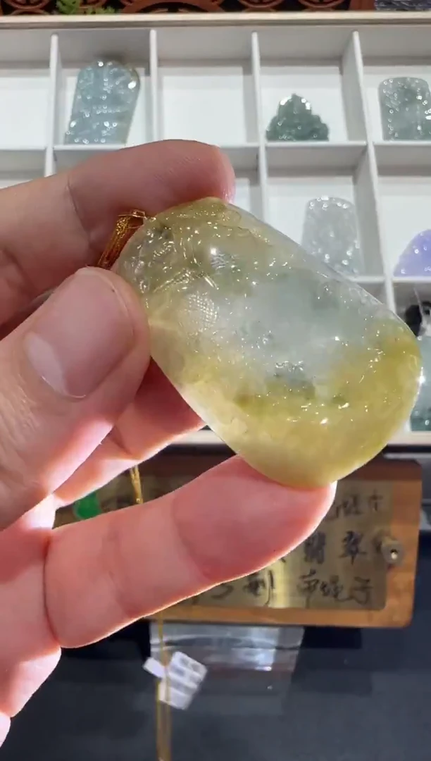 18K金镶嵌挂件翡翠A货翡翠多样性孤品