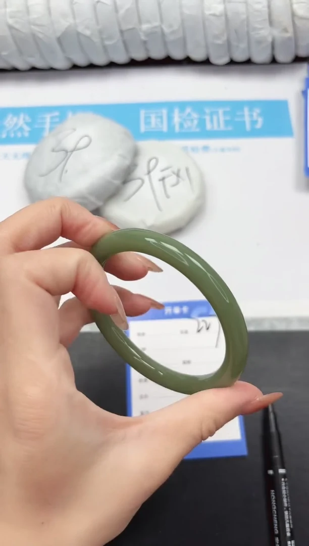 未镶嵌手镯石英质玉227-62.5HSYT`