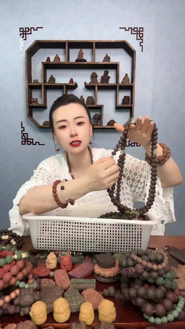 泥塑8.4   瑕 内府龙涎香脖挂1条