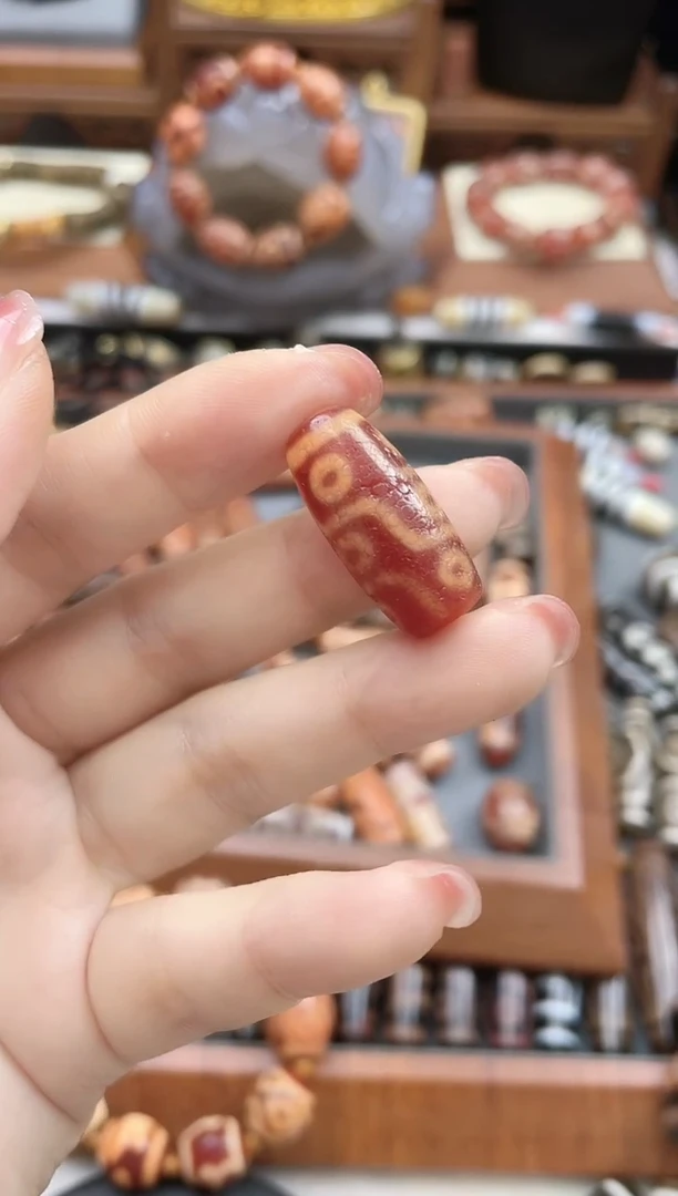 未镶嵌珠珠玛瑙/玉髓?****?金蟾红肉断珠九眼
