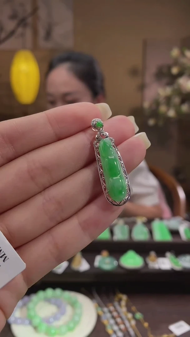 吊坠(不含链)18K金镶嵌翡翠豆子