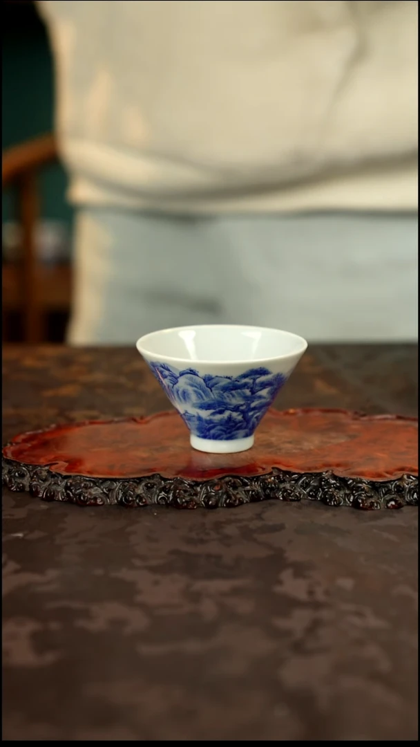 青花手绘山水主人杯
