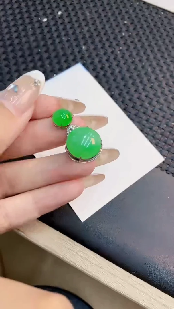 翡翠18K金镶嵌吊坠(不含链)1