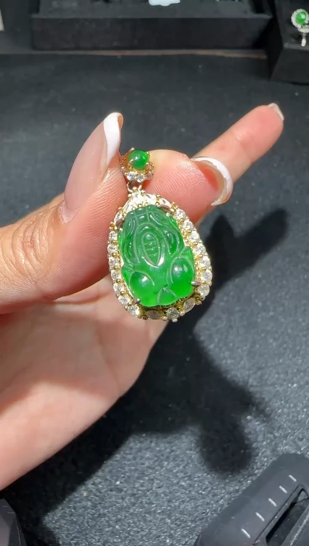 【闪购商品】翡翠吊坠(赠链)未镶嵌多样性发货拍一发一