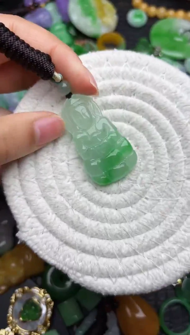 颈饰未镶嵌翡翠缅甸翡翠吊坠