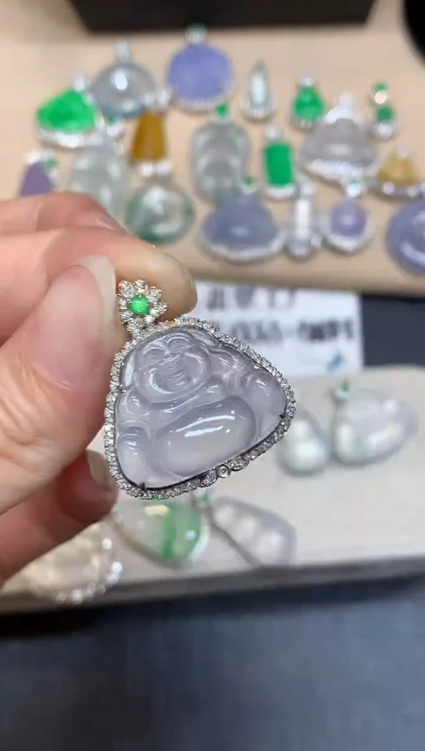 颈饰18K金镶嵌翡翠佛公【无服务费