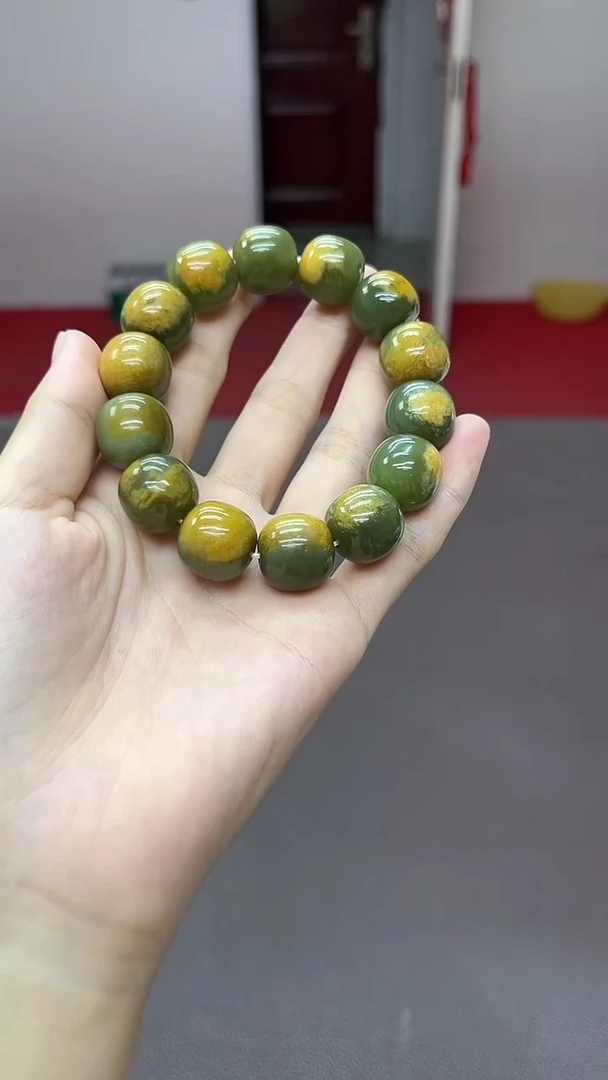 未镶嵌手串岫岩河磨玉（透闪石质玉）深**鱼手串