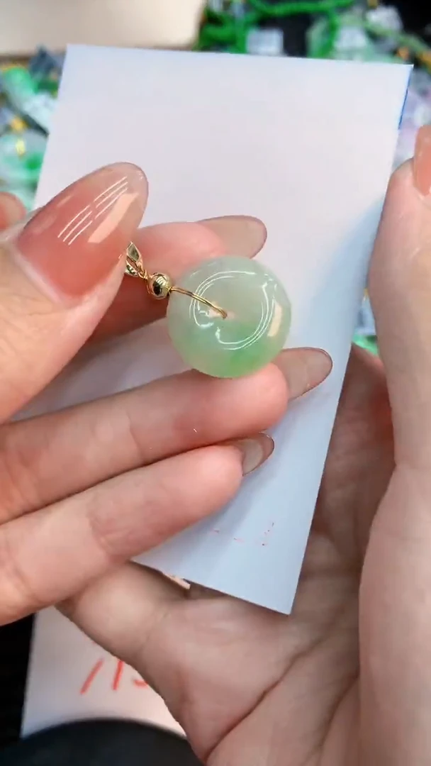 翡翠未镶嵌颈饰           1