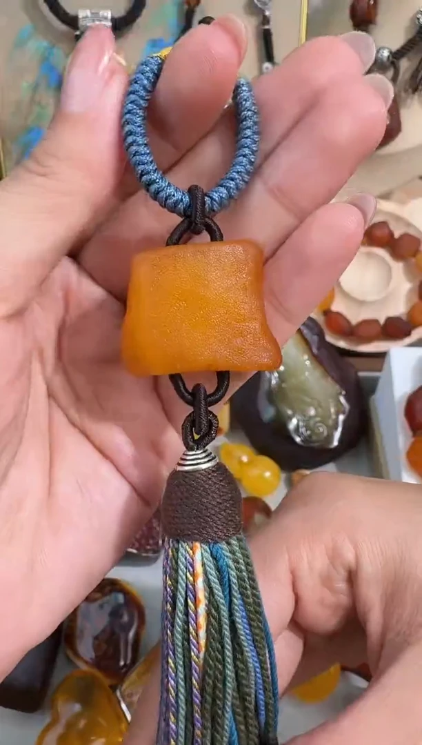 未镶嵌琥珀裸石琥珀