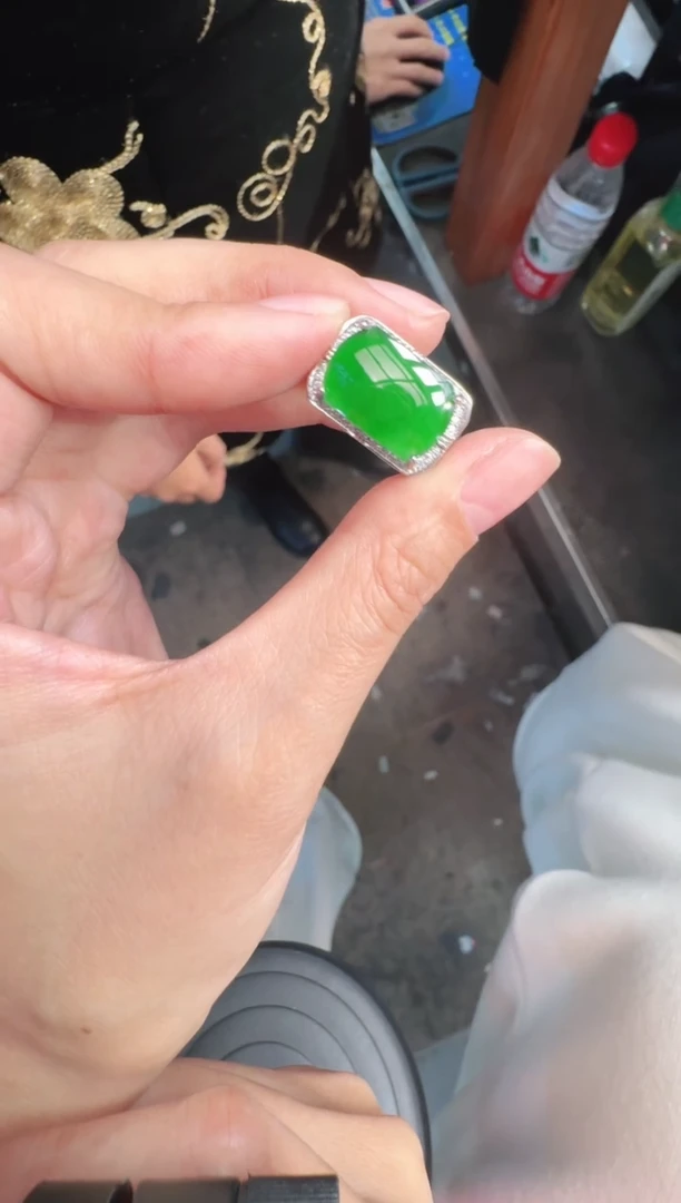 未镶嵌定制翡翠A货有轻微色差属于正常现象，戒指1
