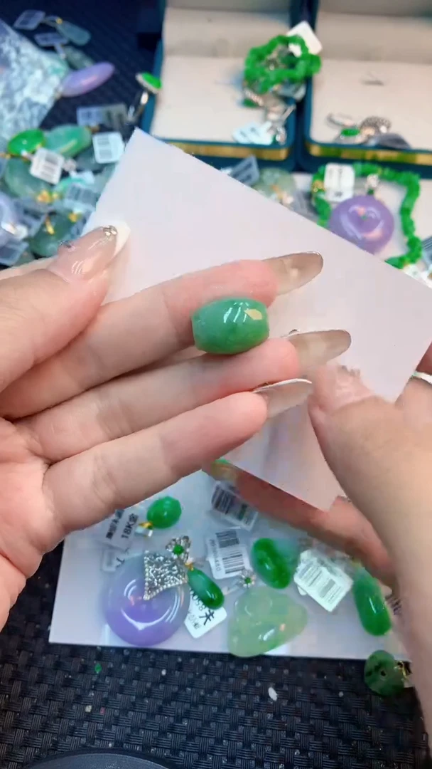 翡翠未镶嵌吊坠(不含链)1