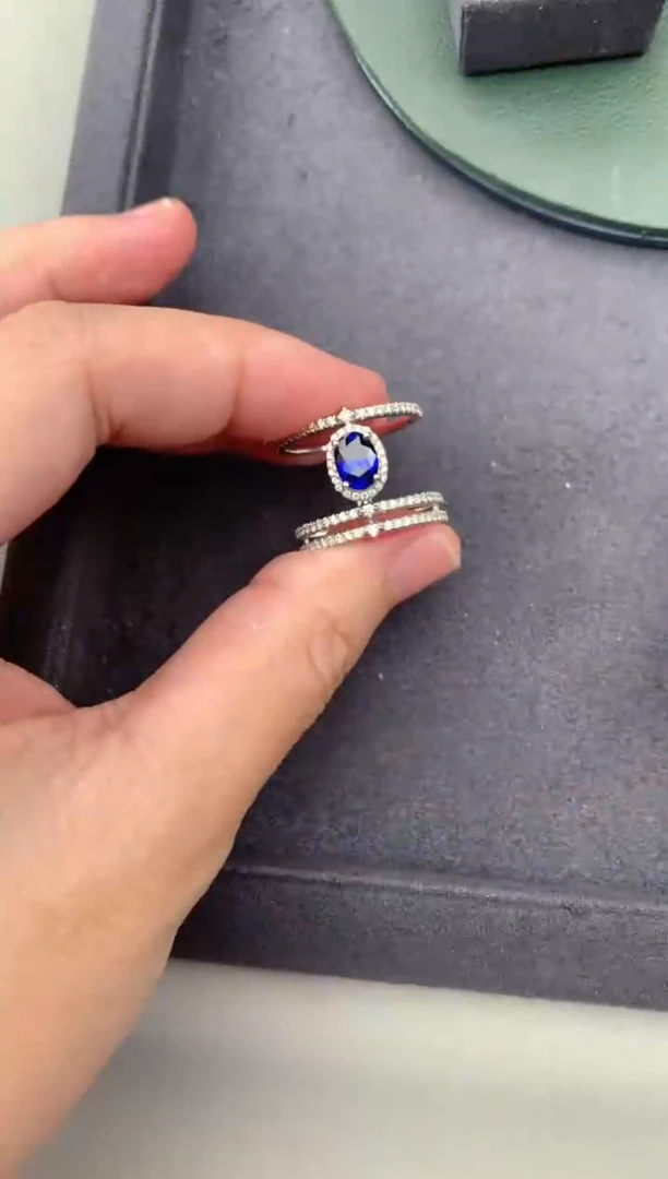 戒指蓝宝石18K金镶嵌1.1ct蓝宝石  定制  BD