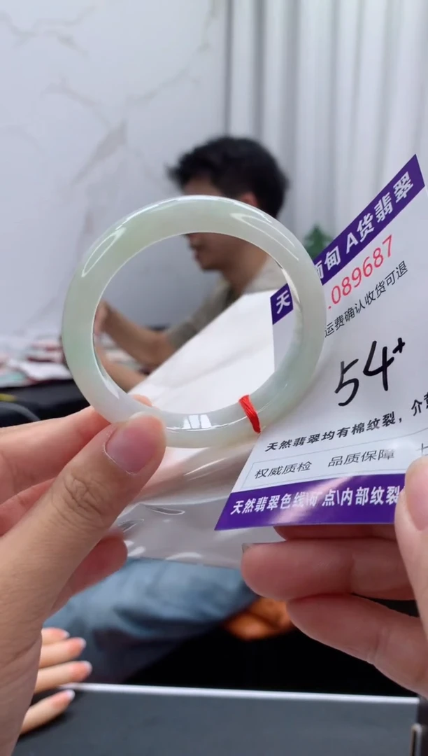 未镶嵌手镯翡翠有纹，完美者勿拍