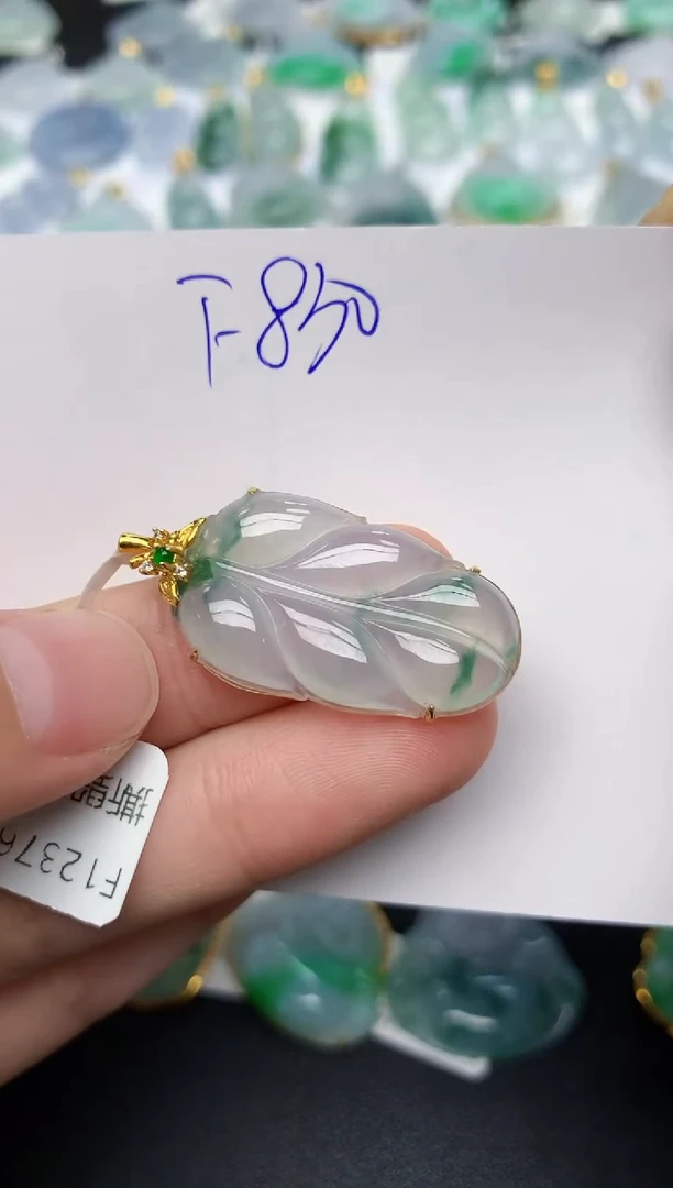 颈饰18K金镶嵌翡翠天然缅甸A货翡翠百元以上9元证书费自理