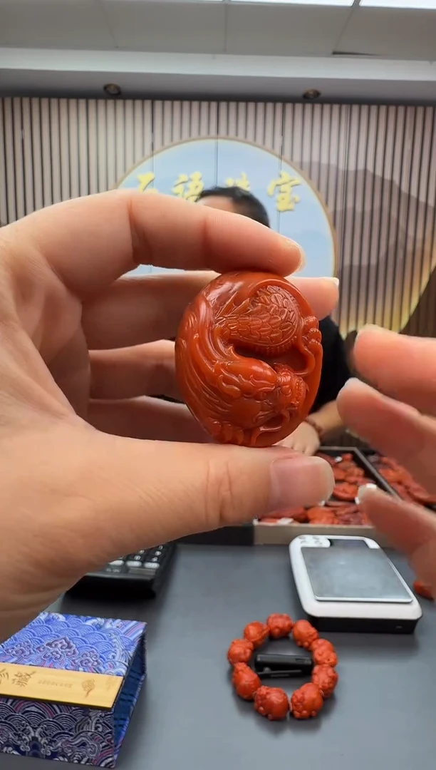 未镶嵌雕刻南红玛瑙112ZB0914产品一个