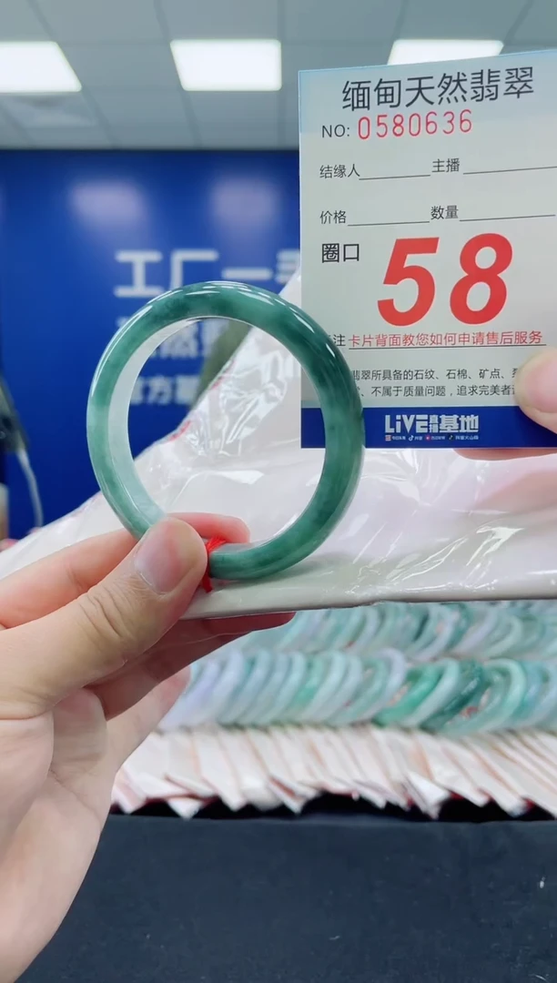 未镶嵌手镯翡翠天然翡翠手镯