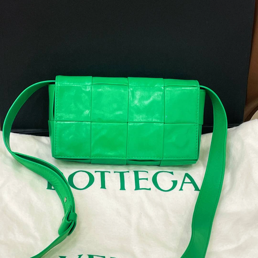 95新 BOTTEGA VENETA/葆蝶家 鹦鹉绿 枕头包小方包8格