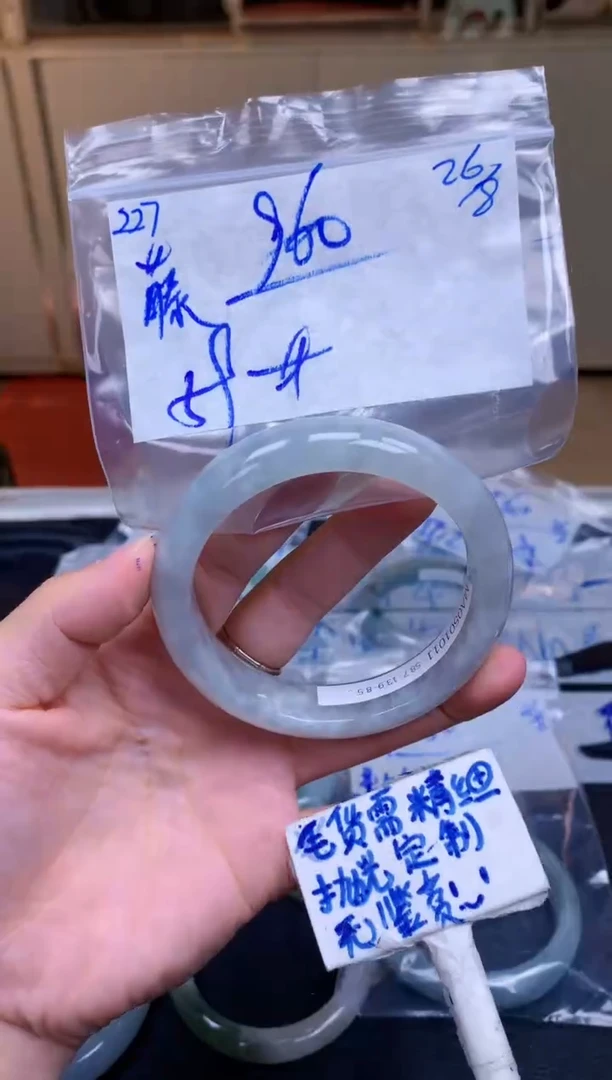 未镶嵌定制翡翠藤***。227毛货需精细抛光手镯拍一发一