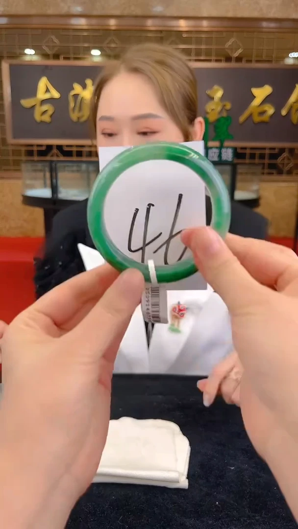 未镶嵌手镯石英质玉（非洲翠）微瑕介意勿拍