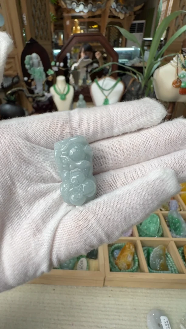 颈饰未镶嵌翡翠吊坠